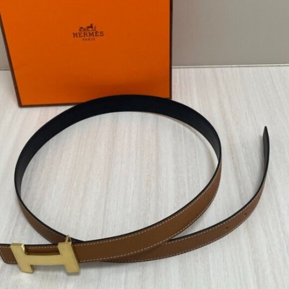 Sophisticated Hermes Belt in Dual Tones - Picture 3 of 5